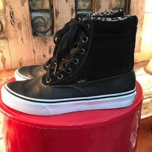 Vans black booties women’s sz 6.0 Black, Hi Zip